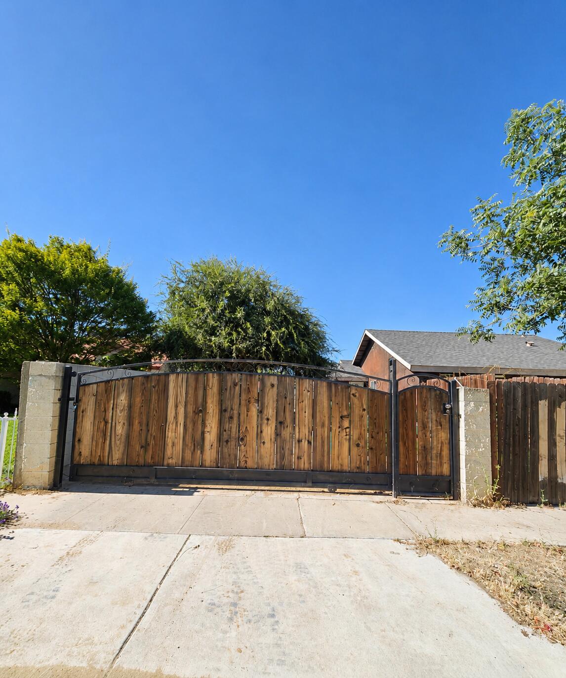 1055 Celaya St, Orange Cove, CA 93646
