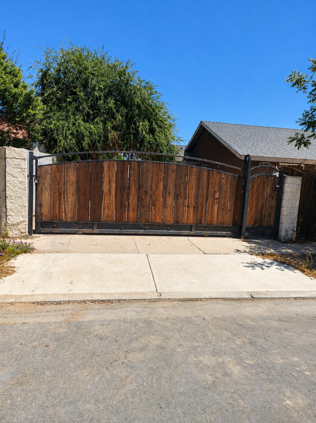 1055 Celaya St, Orange Cove, CA 93646