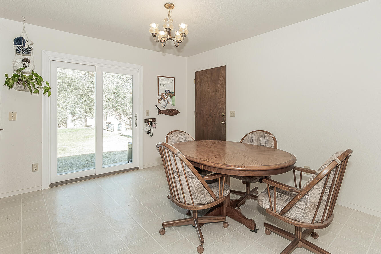 22085 Watts Valley Rd, Sanger, CA 93657