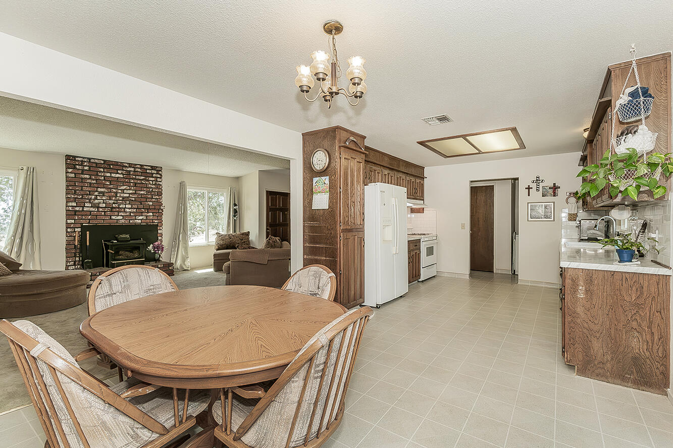 22085 Watts Valley Rd, Sanger, CA 93657