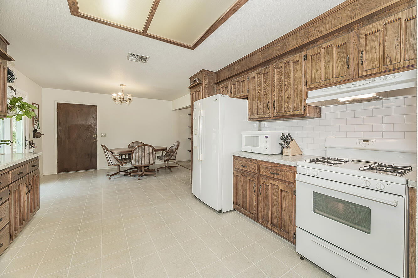 22085 Watts Valley Rd, Sanger, CA 93657