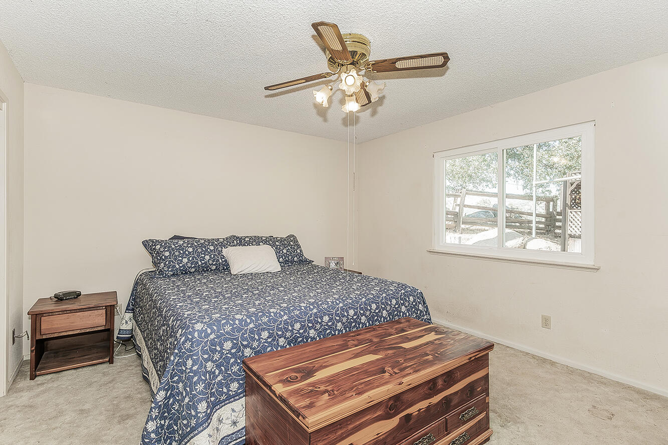 22085 Watts Valley Rd, Sanger, CA 93657