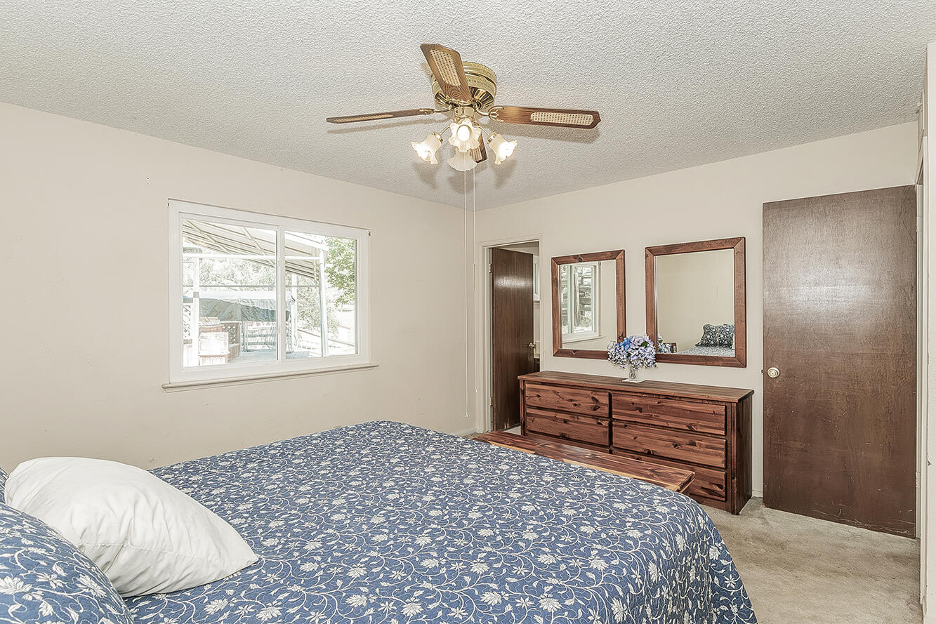 22085 Watts Valley Rd, Sanger, CA 93657