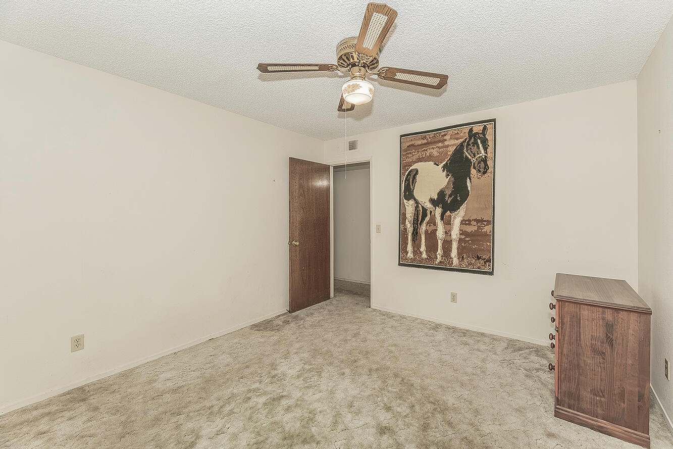 22085 Watts Valley Rd, Sanger, CA 93657