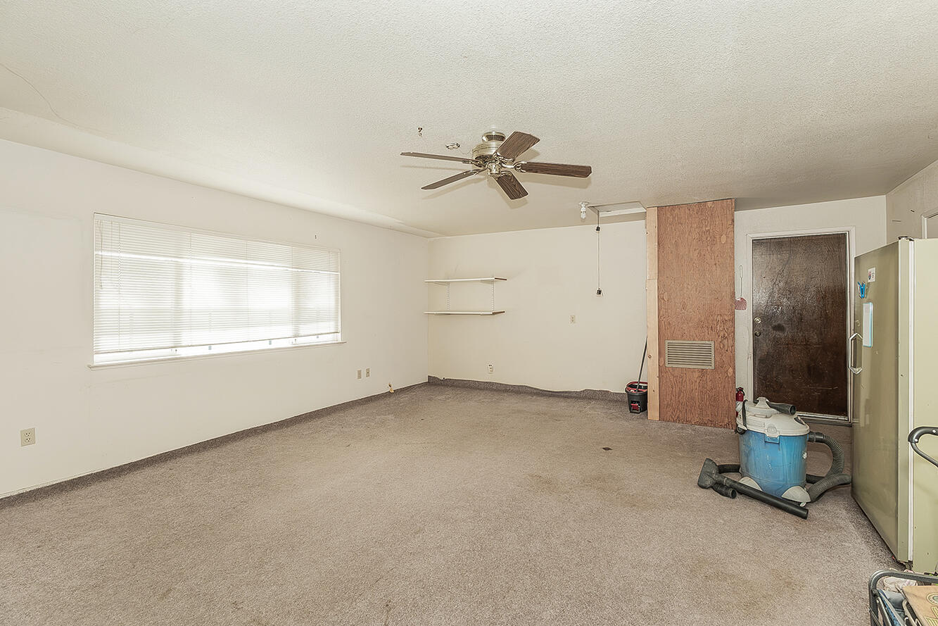 22085 Watts Valley Rd, Sanger, CA 93657