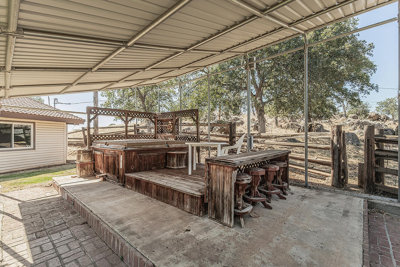 22085 Watts Valley Rd, Sanger, CA 93657