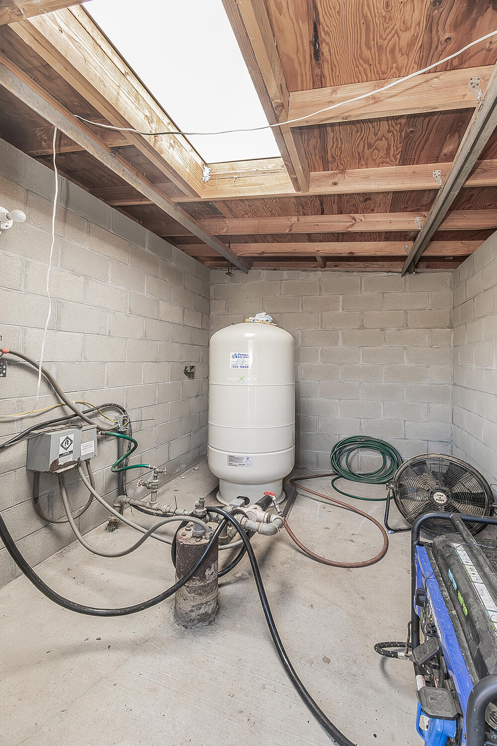 22085 Watts Valley Rd, Sanger, CA 93657