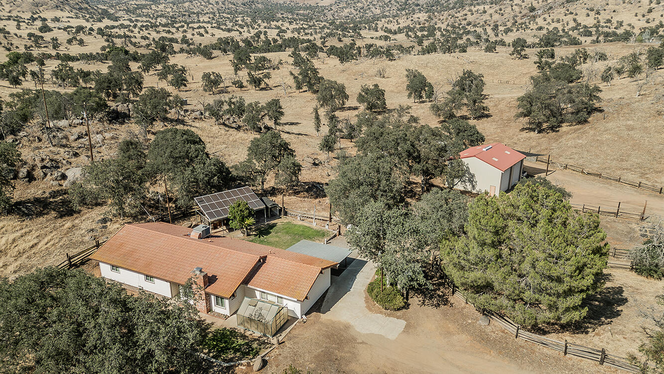 22085 Watts Valley Rd, Sanger, CA 93657