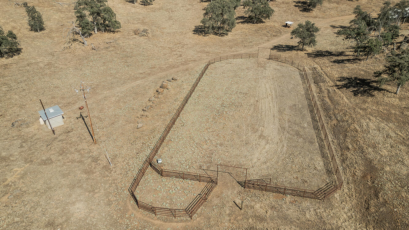 22085 Watts Valley Rd, Sanger, CA 93657