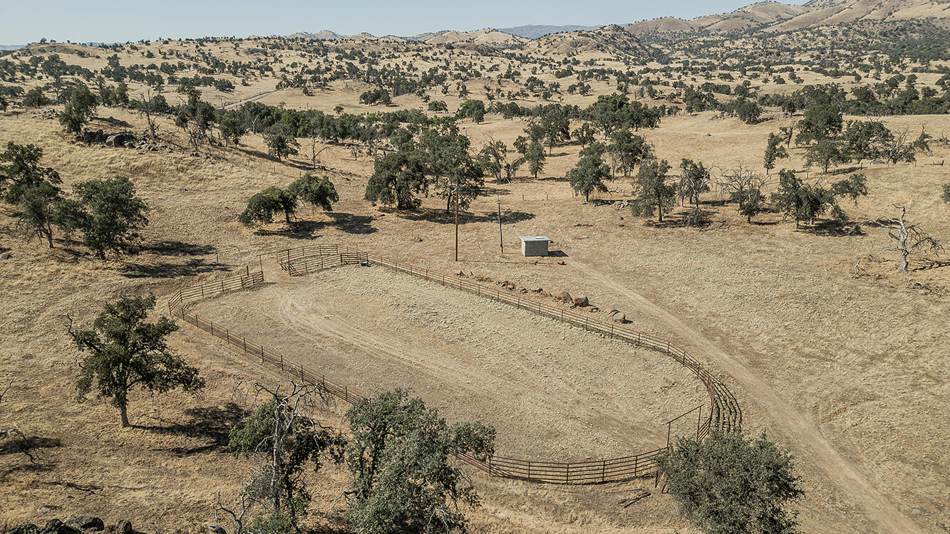 22085 Watts Valley Rd, Sanger, CA 93657