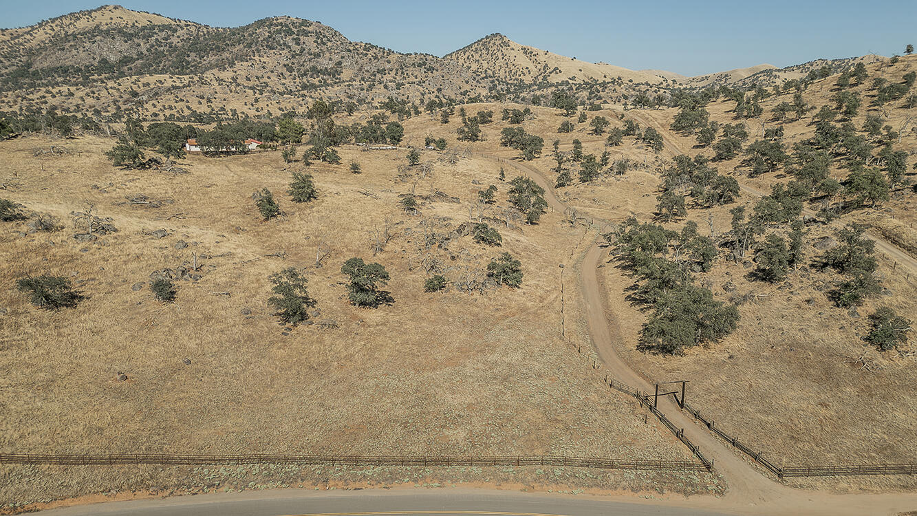 22085 Watts Valley Rd, Sanger, CA 93657
