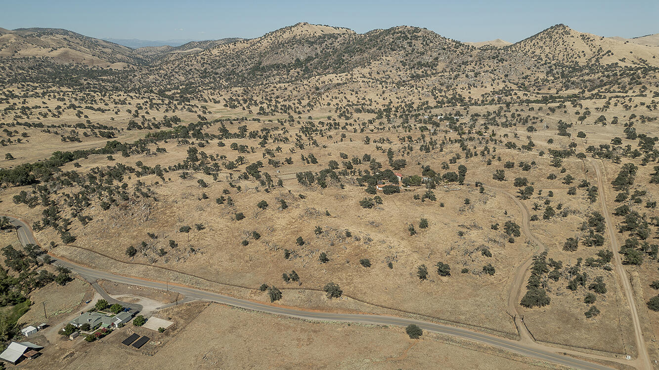 22085 Watts Valley Rd, Sanger, CA 93657