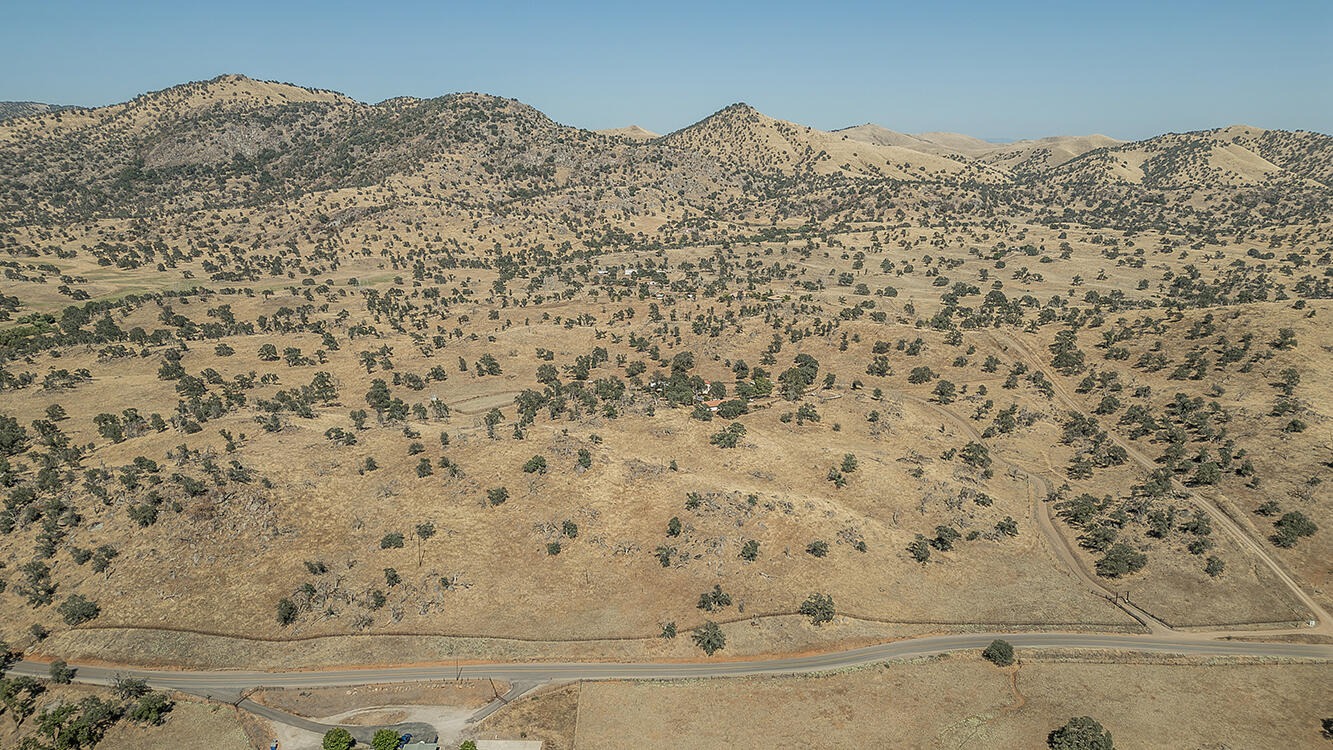 22085 Watts Valley Rd, Sanger, CA 93657