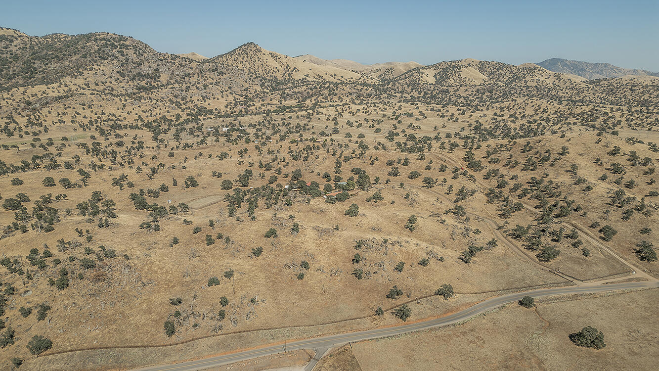 22085 Watts Valley Rd, Sanger, CA 93657