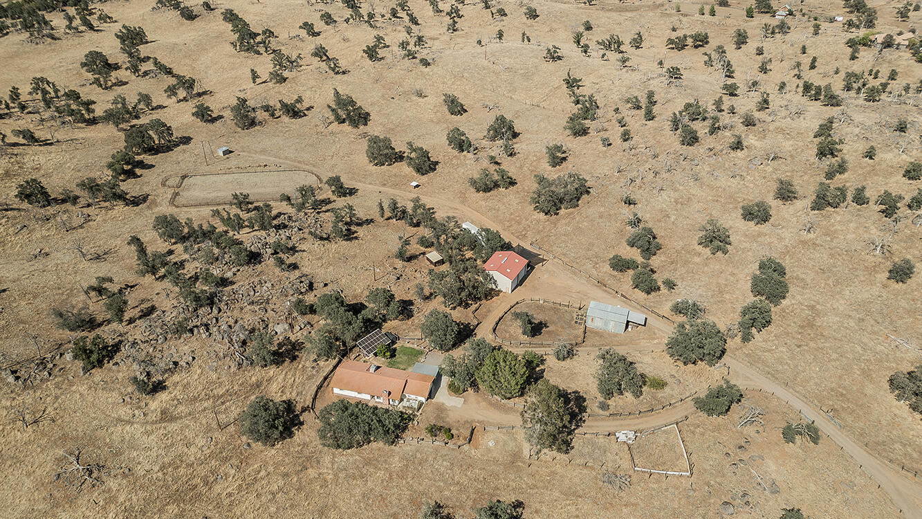 22085 Watts Valley Rd, Sanger, CA 93657