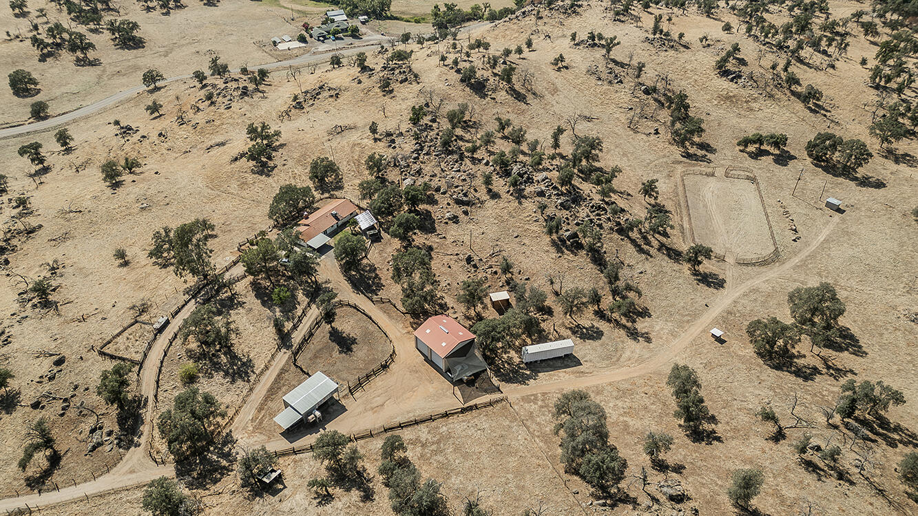 22085 Watts Valley Rd, Sanger, CA 93657