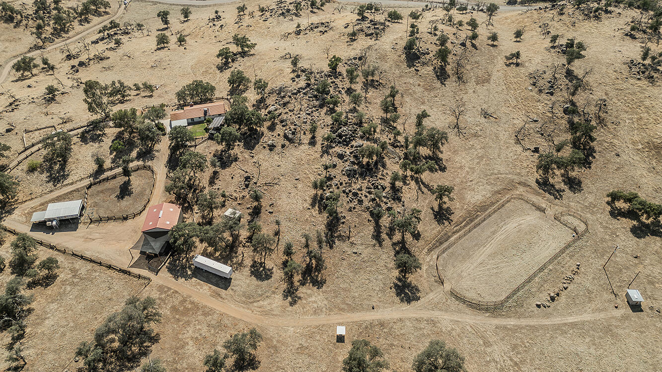 22085 Watts Valley Rd, Sanger, CA 93657