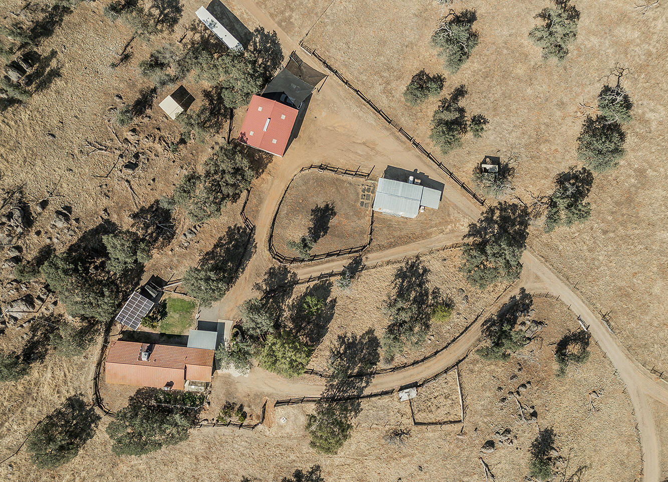 22085 Watts Valley Rd, Sanger, CA 93657