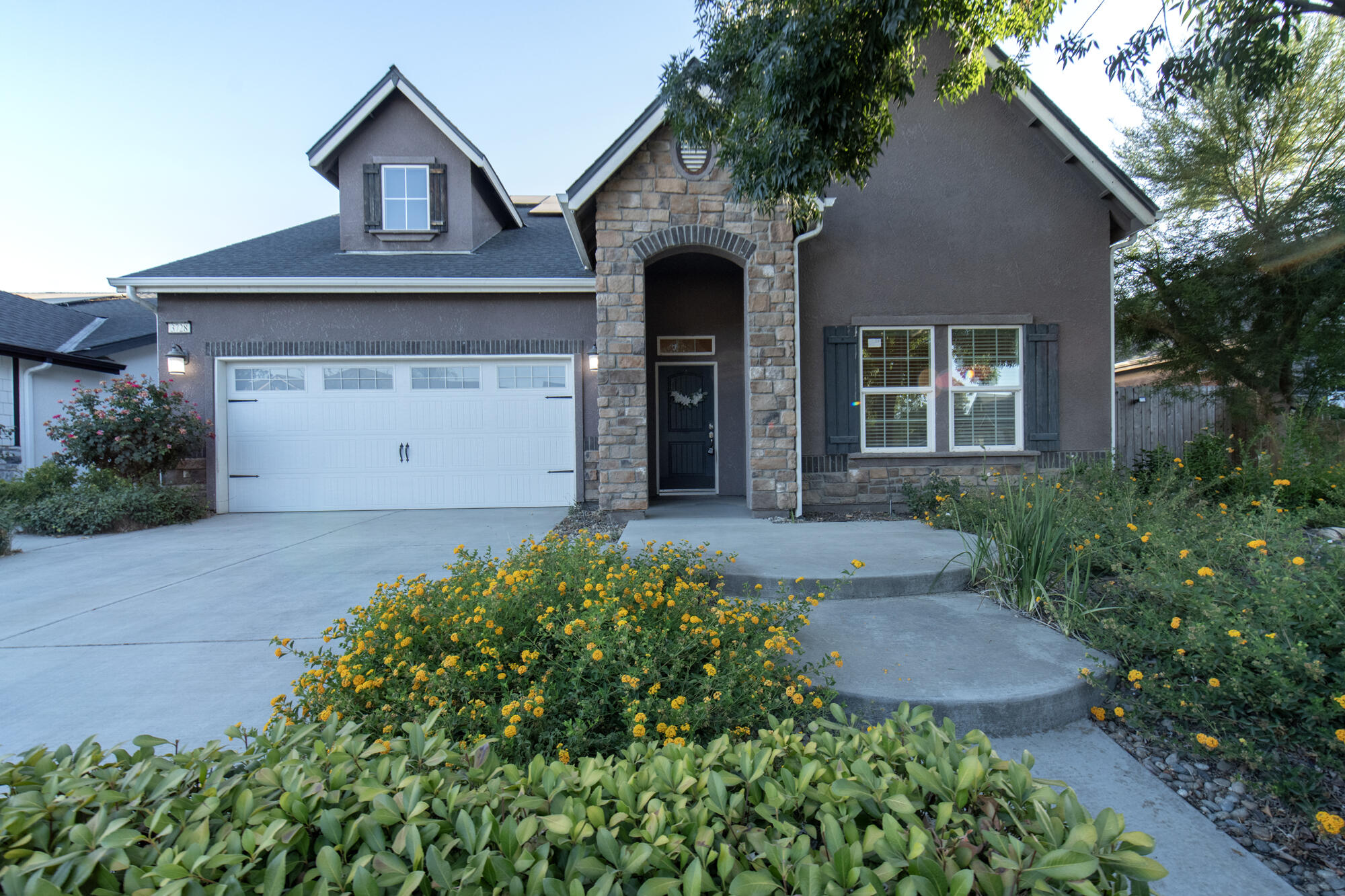 3728 W Ceres Ct, Visalia, CA 93291