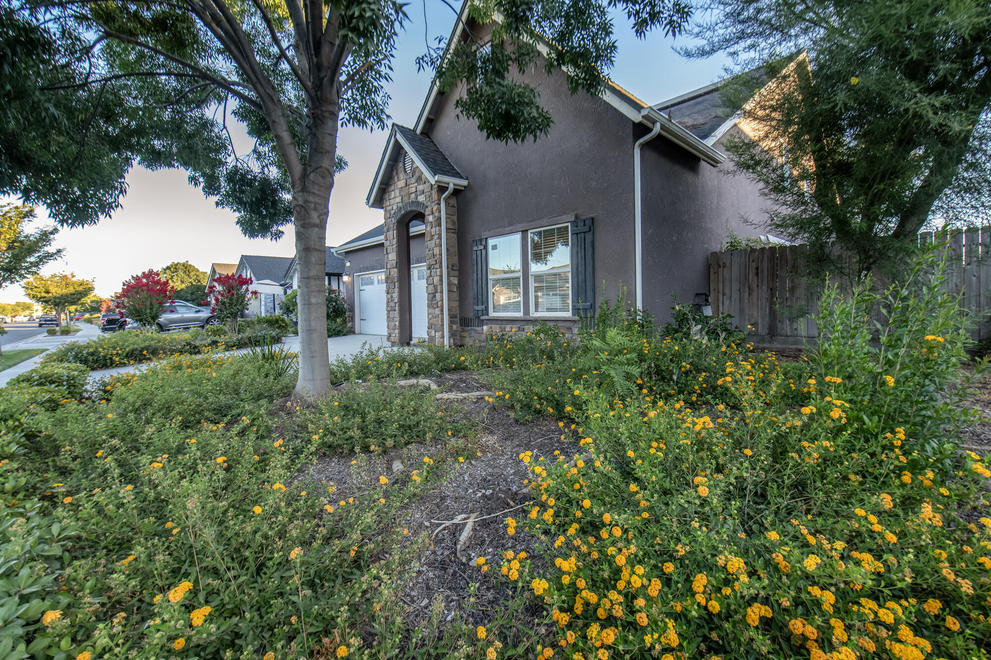 3728 W Ceres Ct, Visalia, CA 93291
