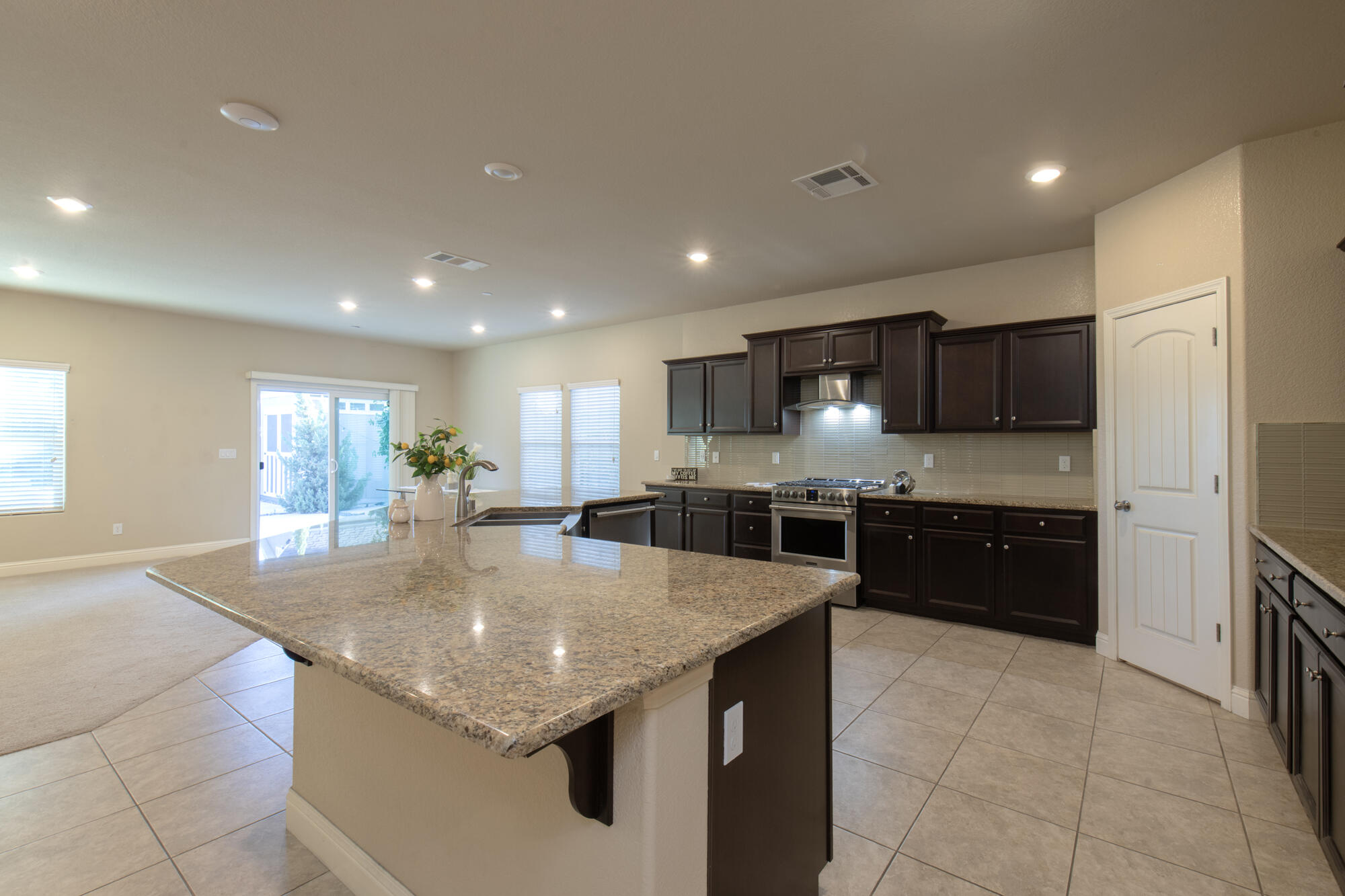 3728 W Ceres Ct, Visalia, CA 93291