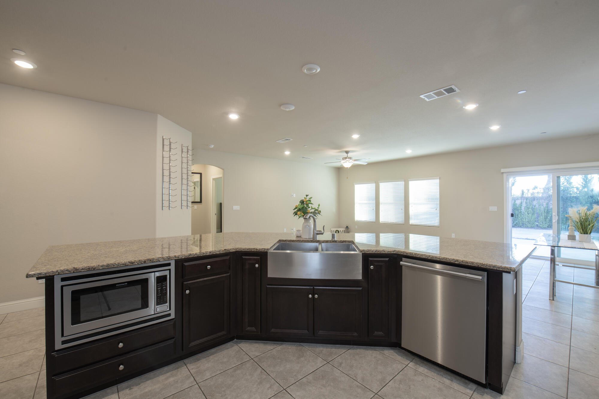 3728 W Ceres Ct, Visalia, CA 93291