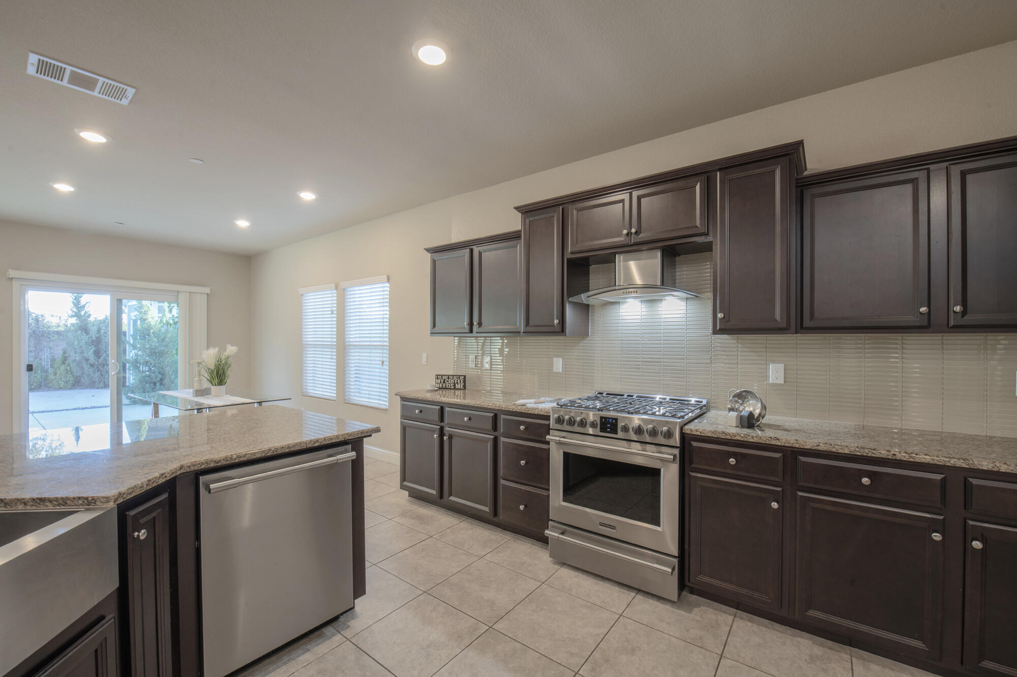3728 W Ceres Ct, Visalia, CA 93291