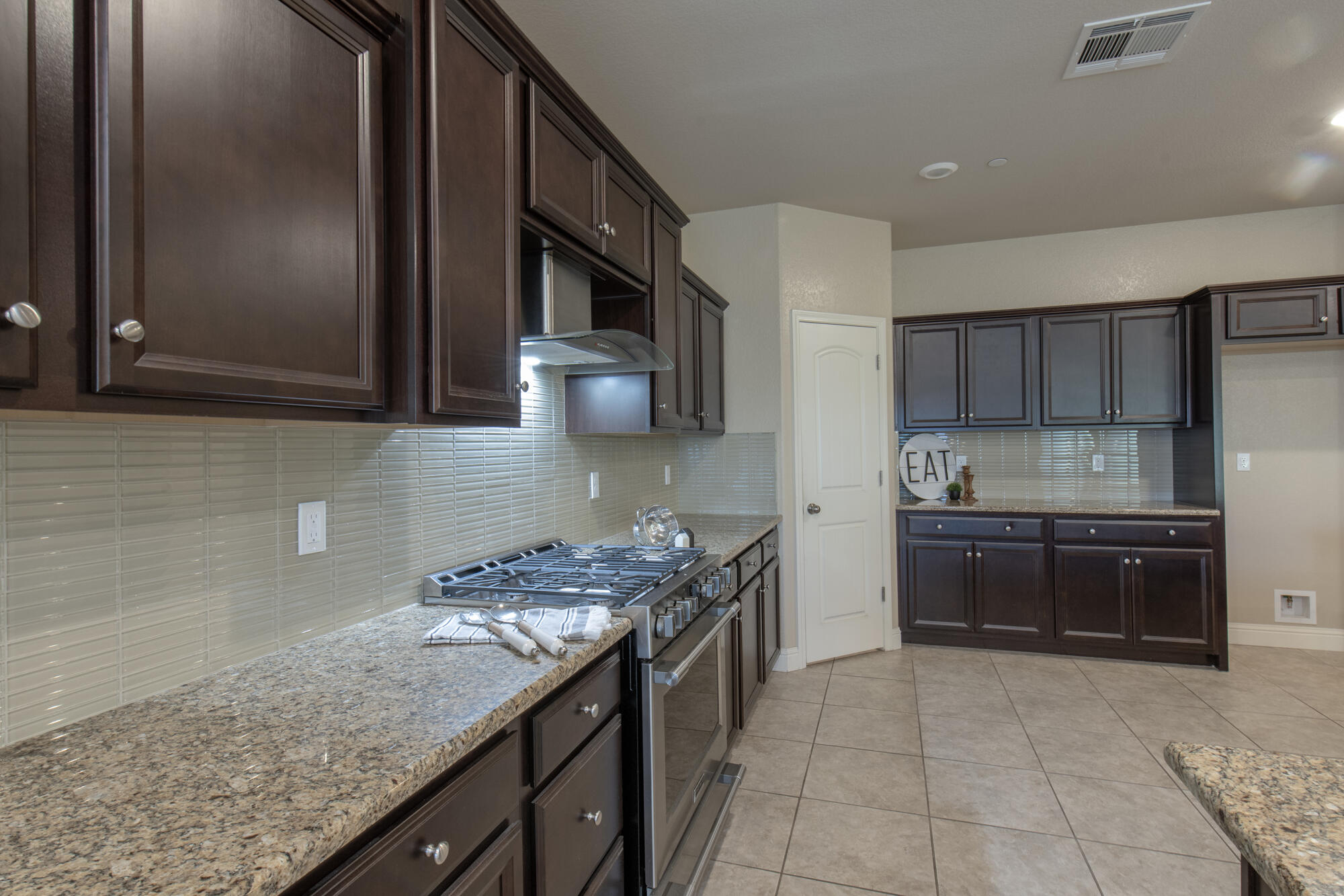 3728 W Ceres Ct, Visalia, CA 93291