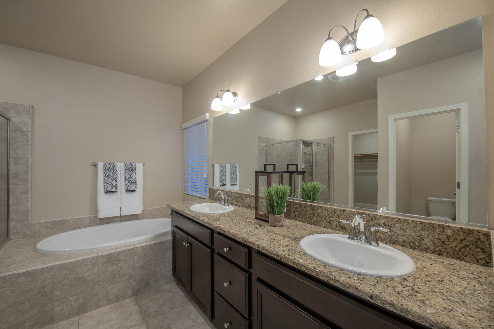 3728 W Ceres Ct, Visalia, CA 93291