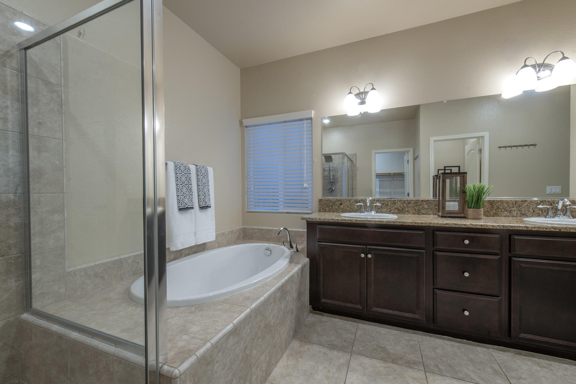 3728 W Ceres Ct, Visalia, CA 93291