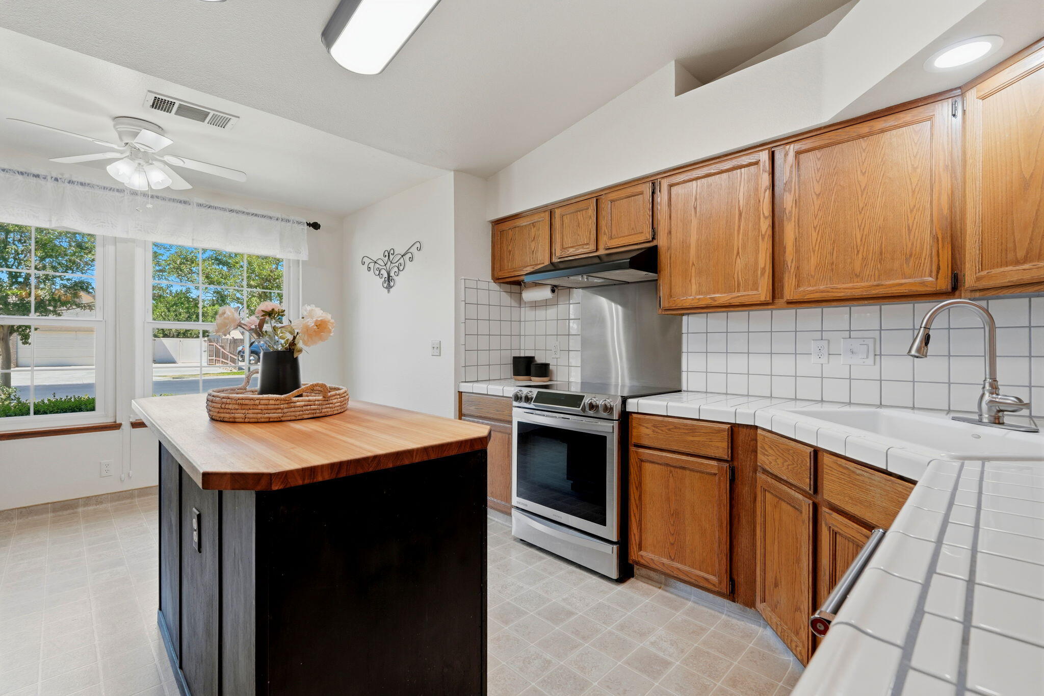 89 Devon Dr, Lemoore, CA 93245