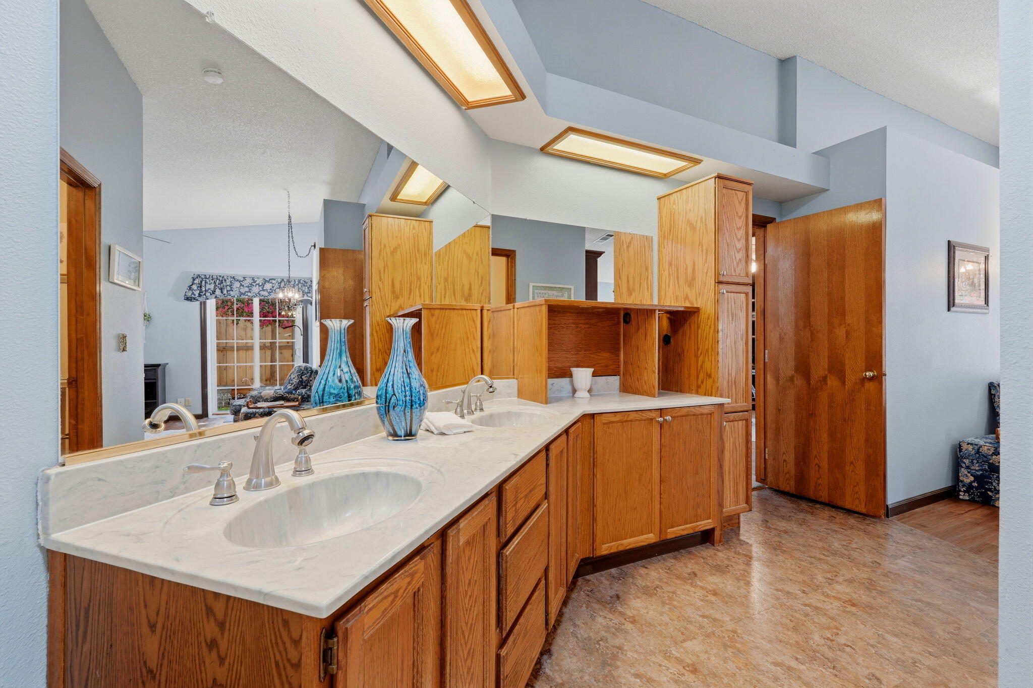 89 Devon Dr, Lemoore, CA 93245