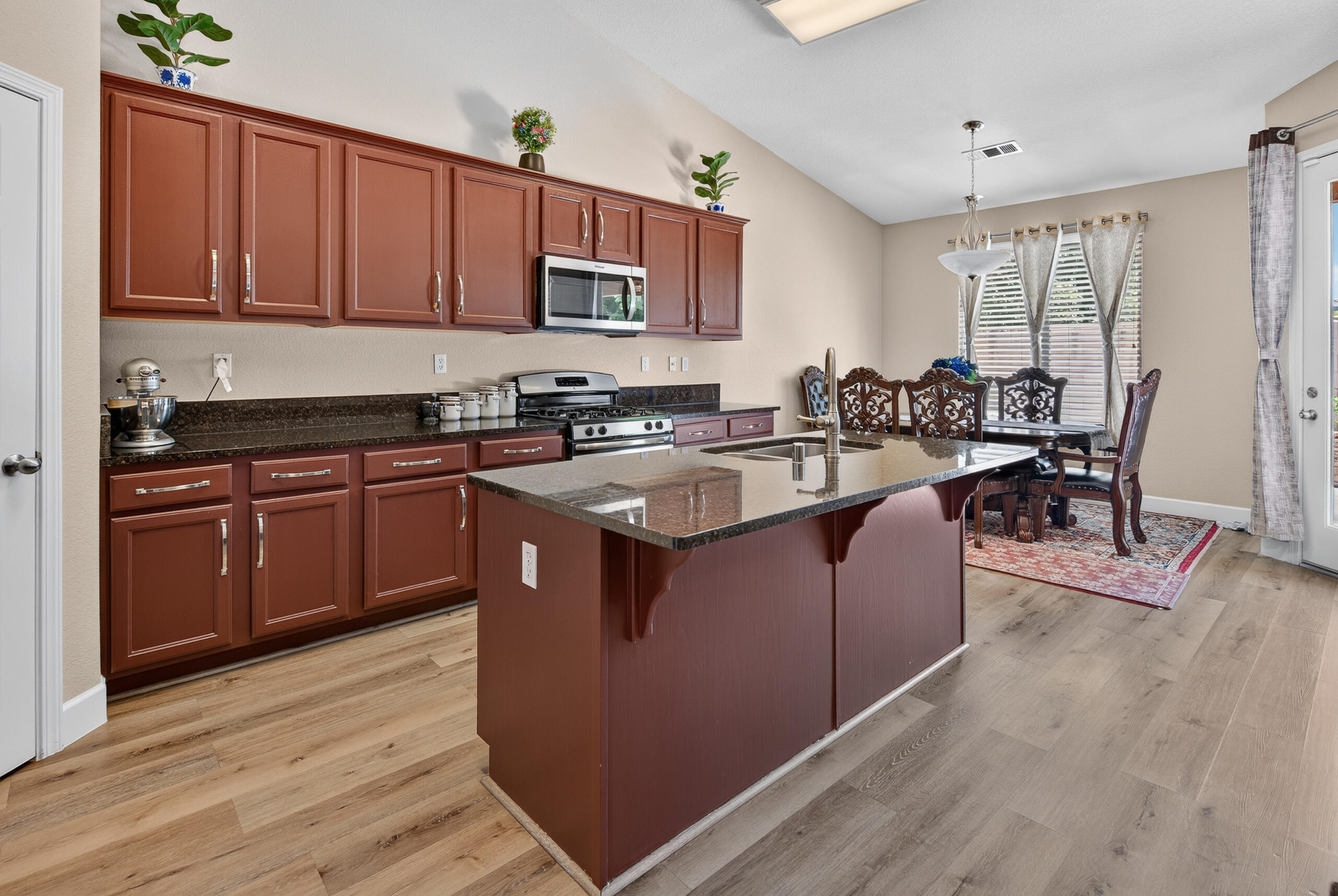 1983 Malvasia Ct, Tulare, CA 93274
