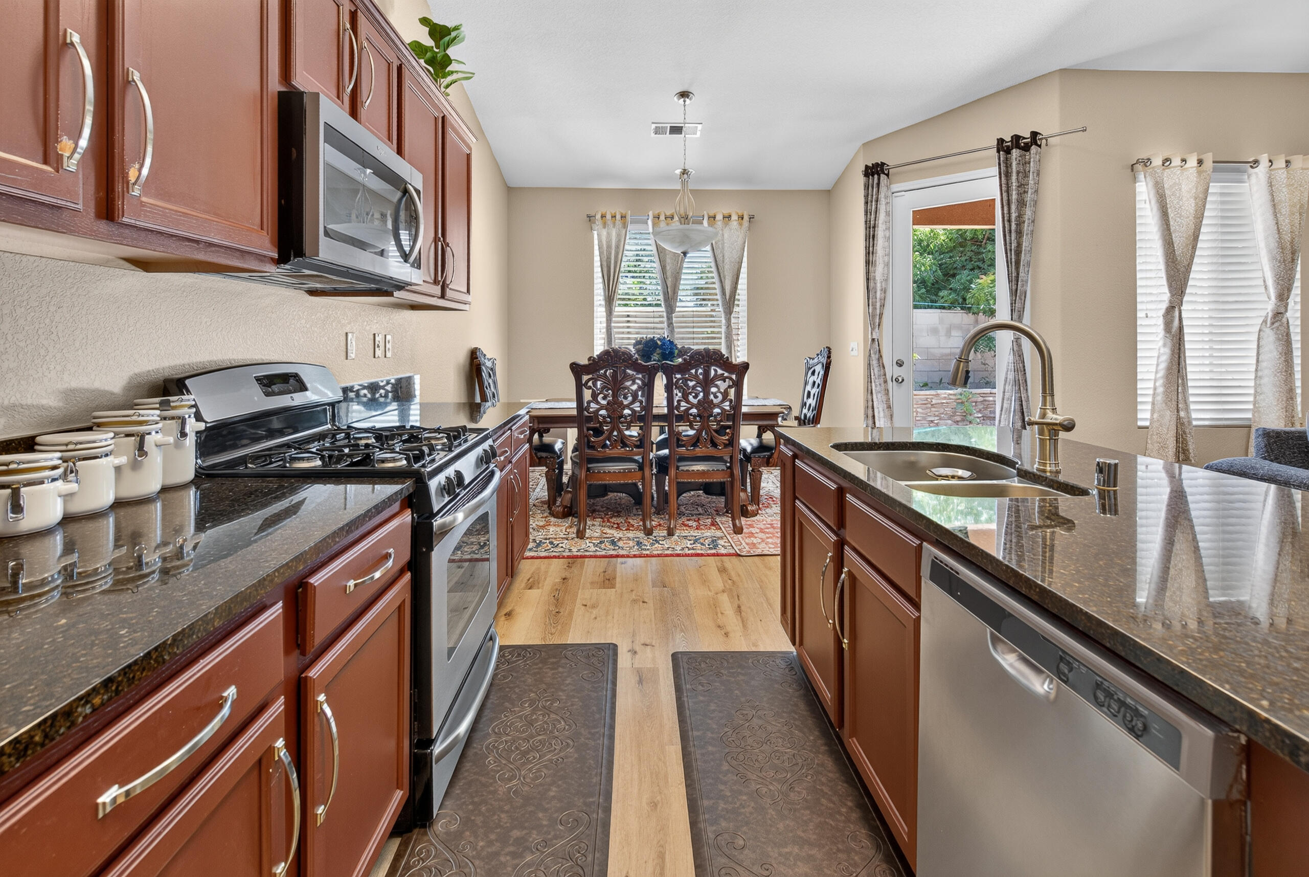1983 Malvasia Ct, Tulare, CA 93274