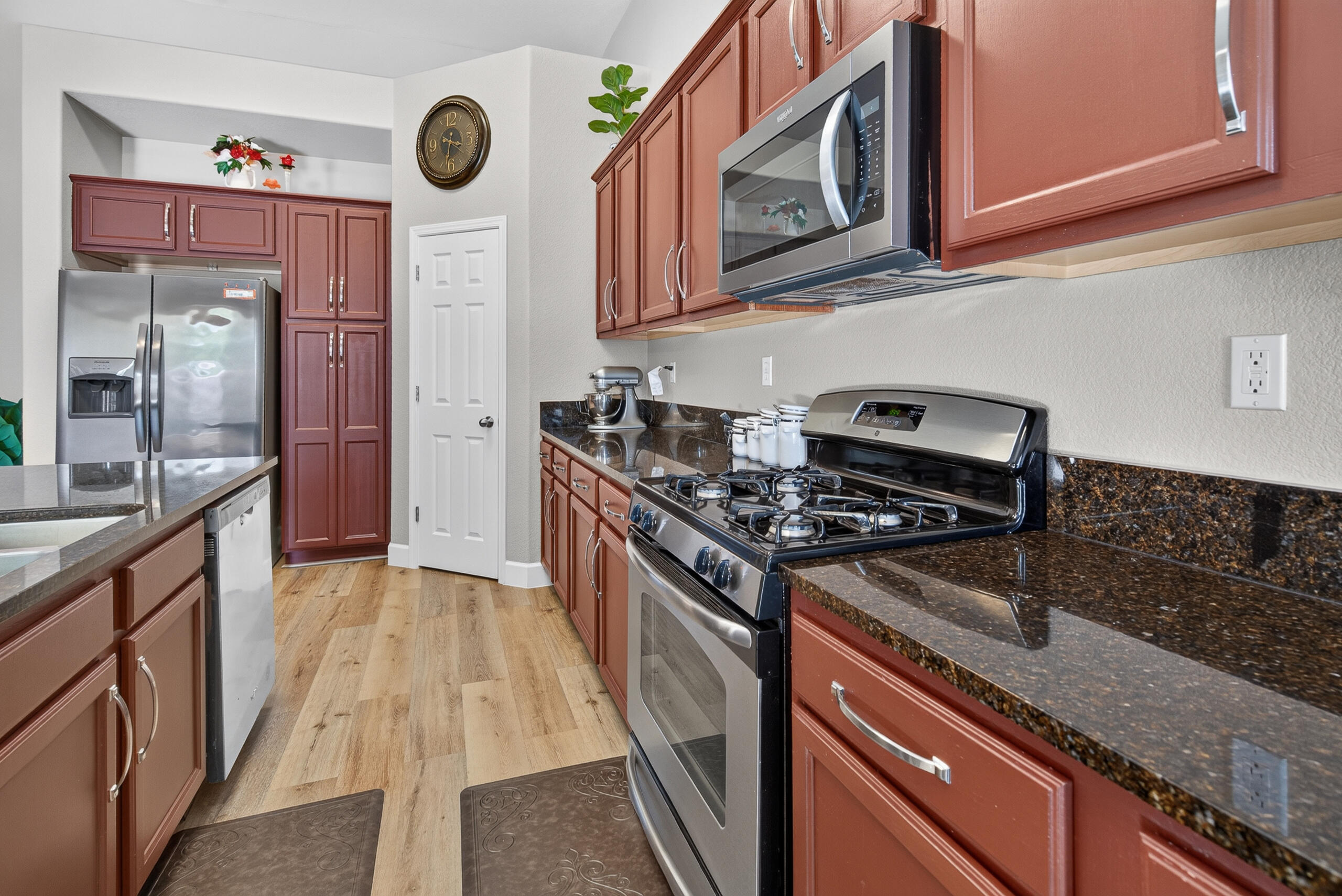 1983 Malvasia Ct, Tulare, CA 93274