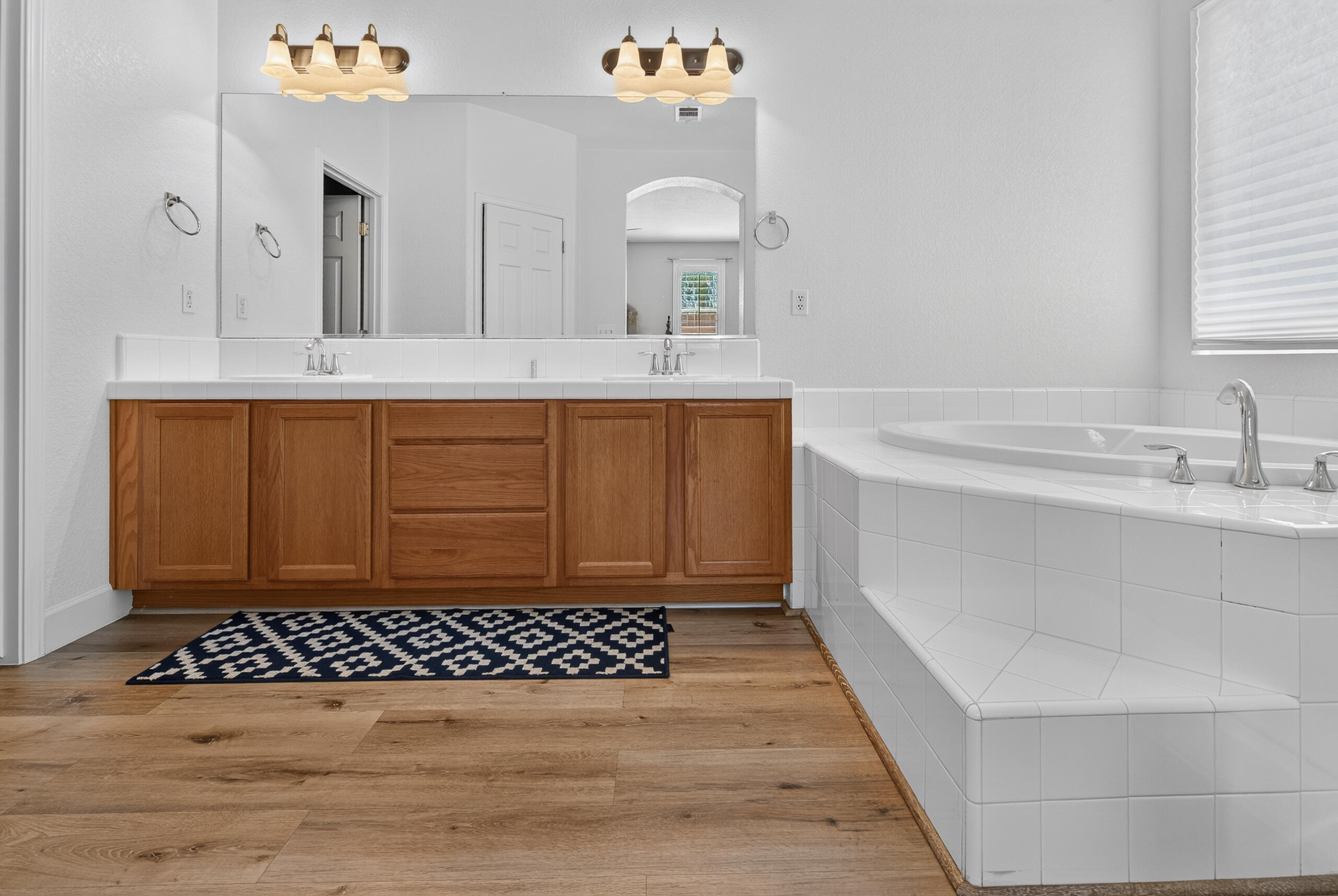 1983 Malvasia Ct, Tulare, CA 93274