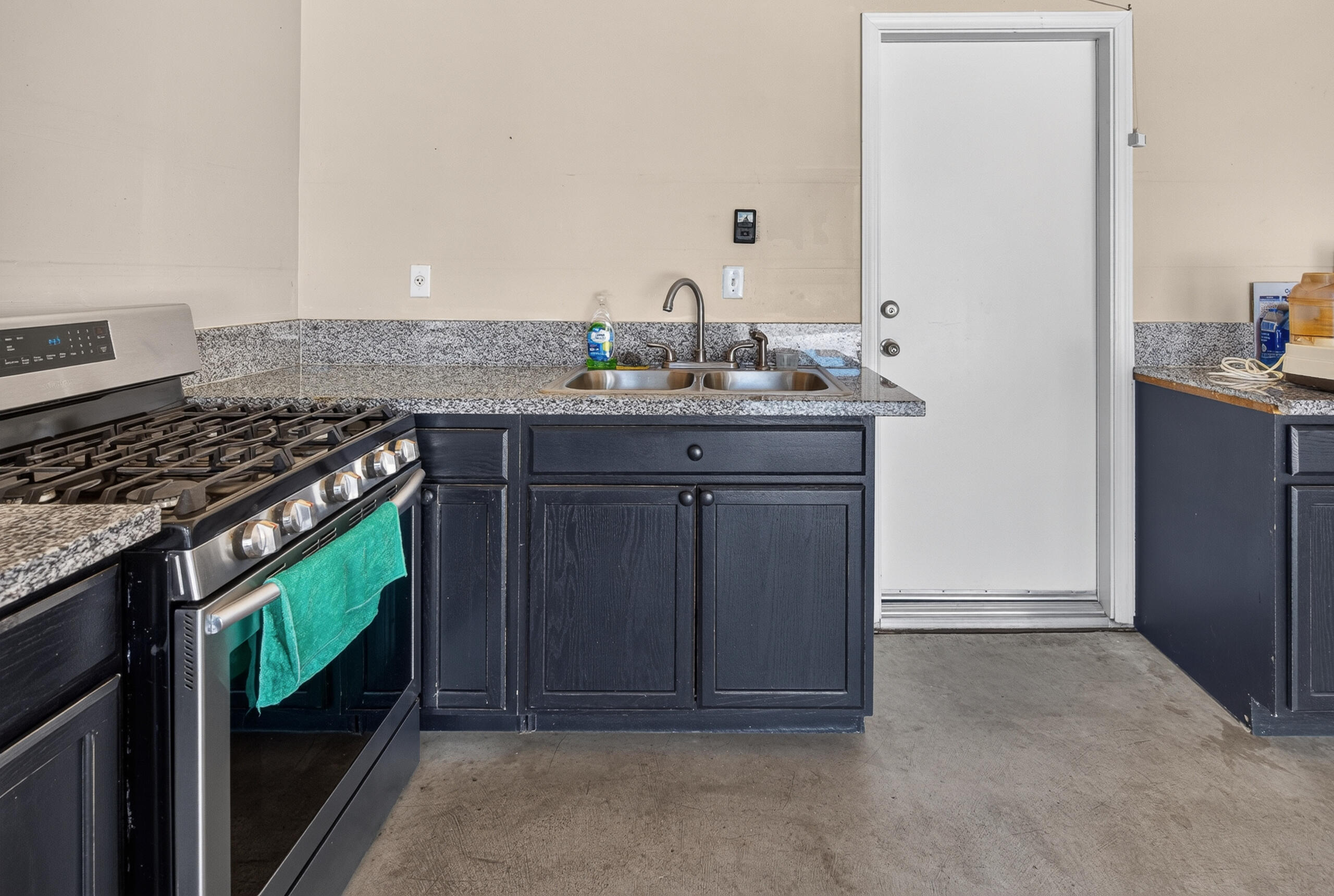 1983 Malvasia Ct, Tulare, CA 93274