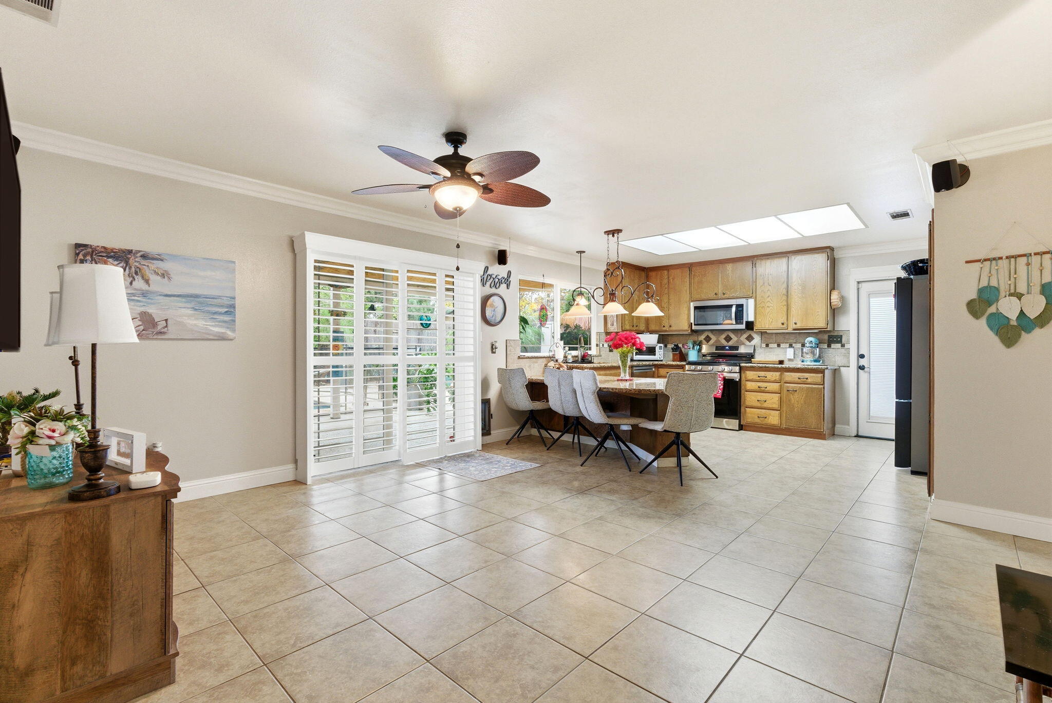 2544 W Harter Ave, Visalia, CA 93277