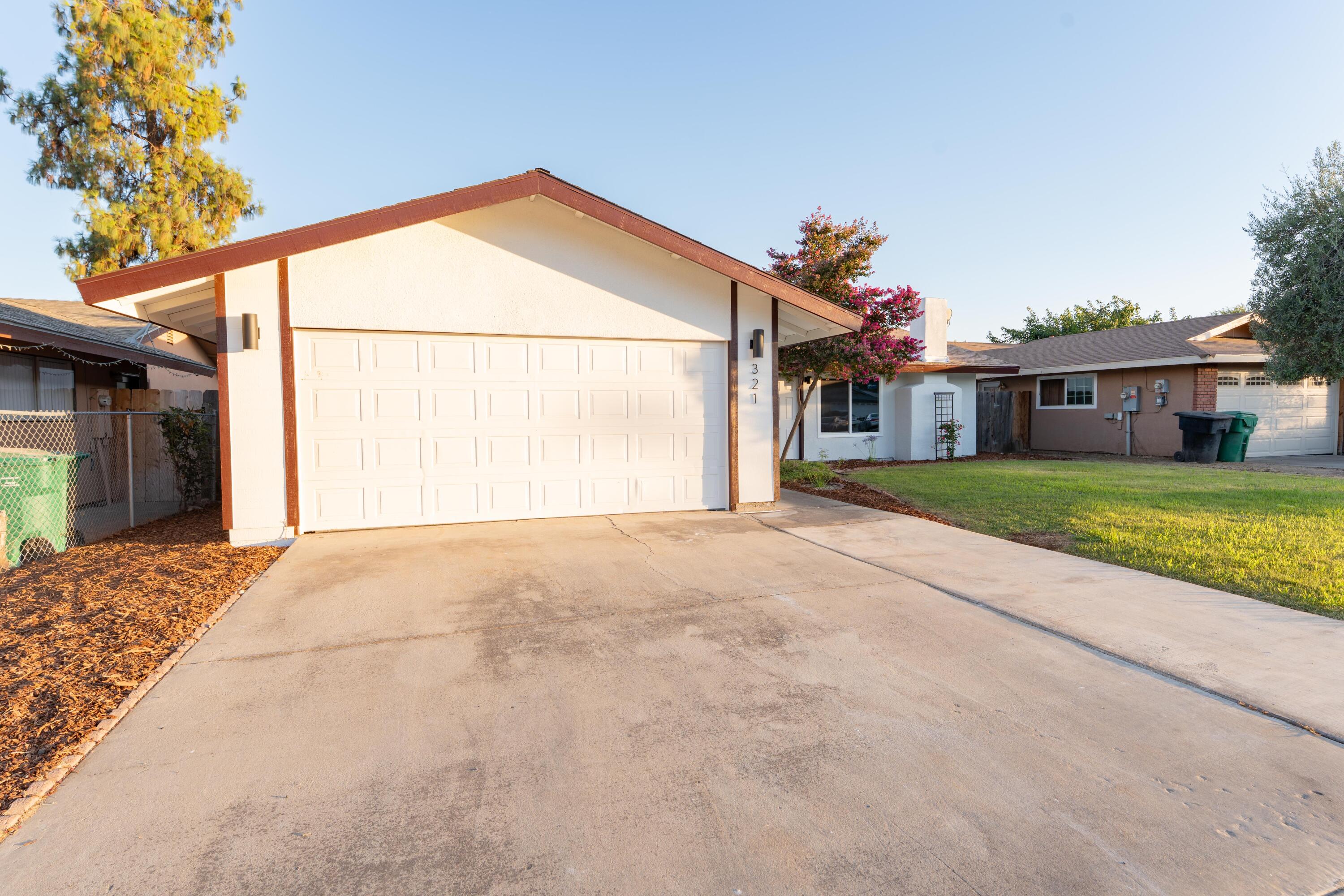 321 Olivewood Cir, Porterville, CA 93257