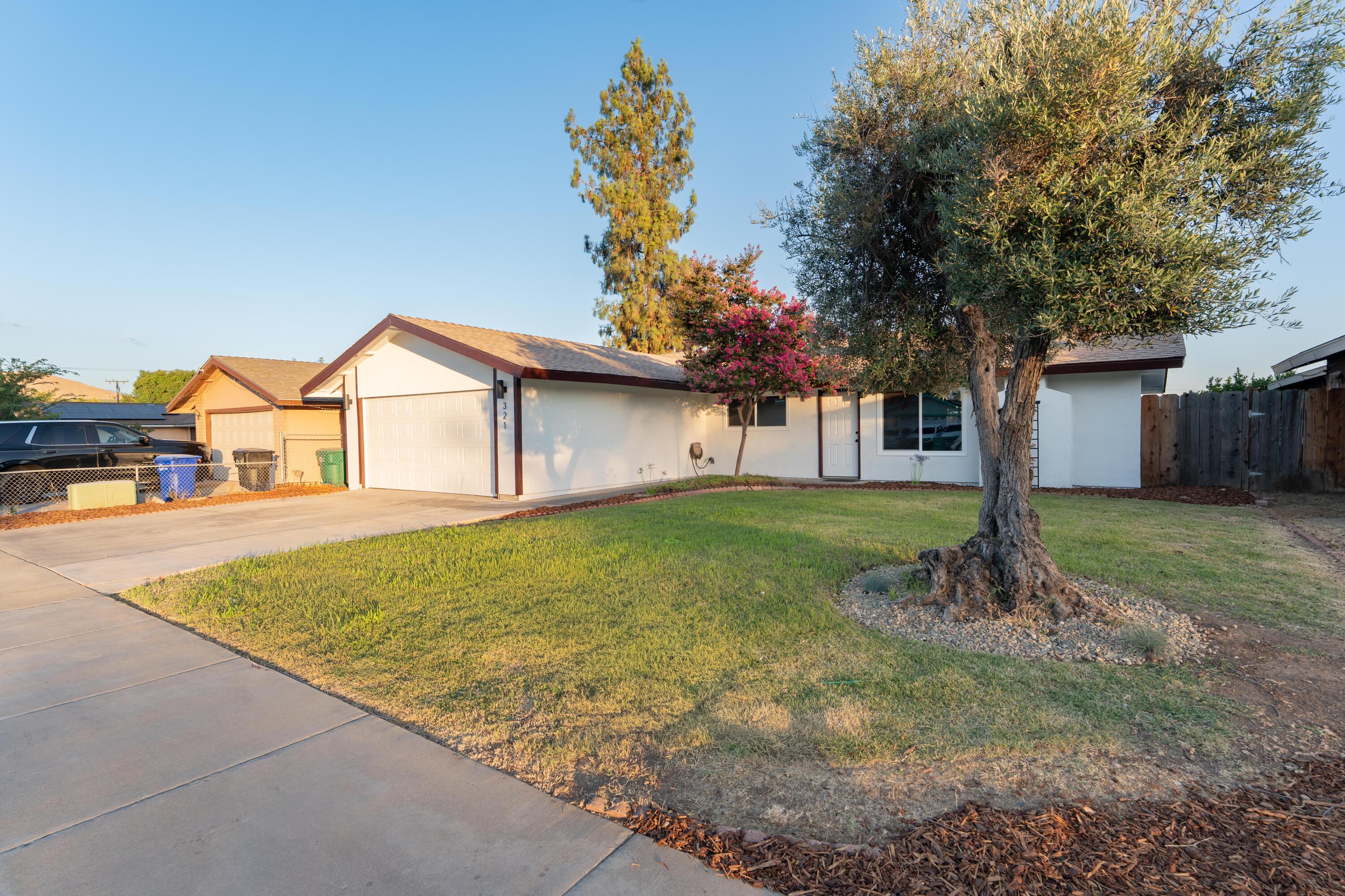 321 Olivewood Cir, Porterville, CA 93257