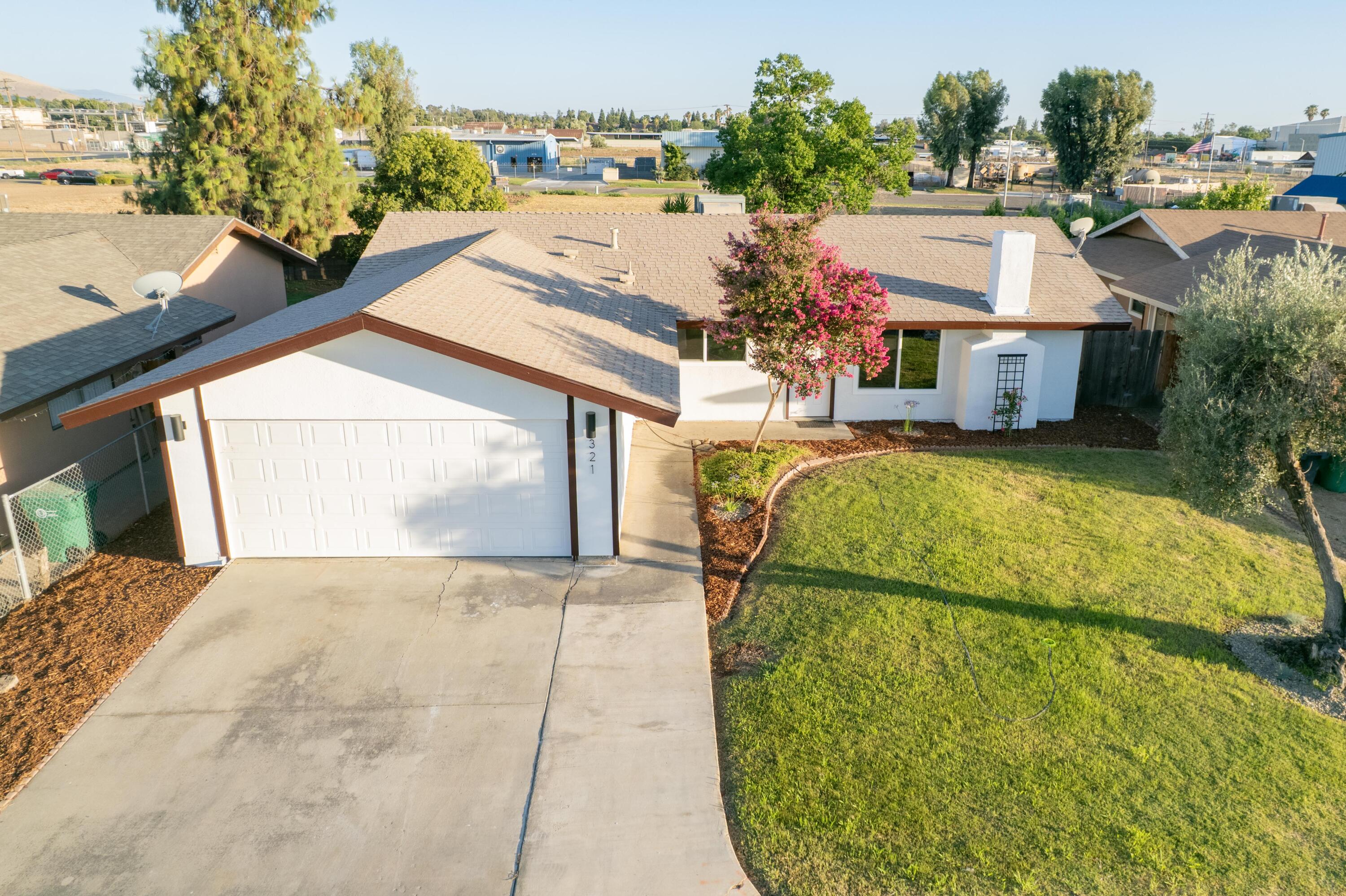 321 Olivewood Cir, Porterville, CA 93257