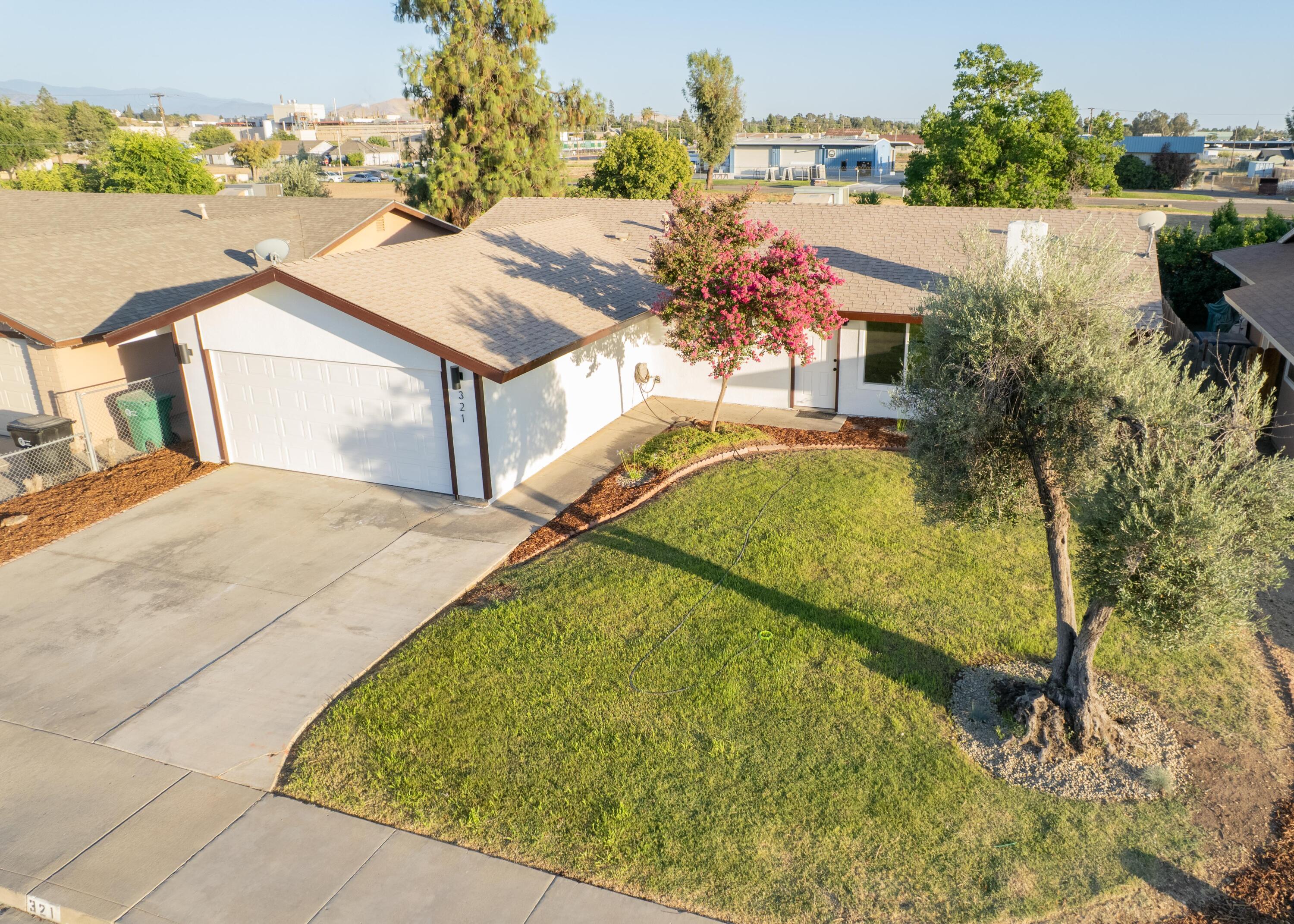 321 Olivewood Cir, Porterville, CA 93257