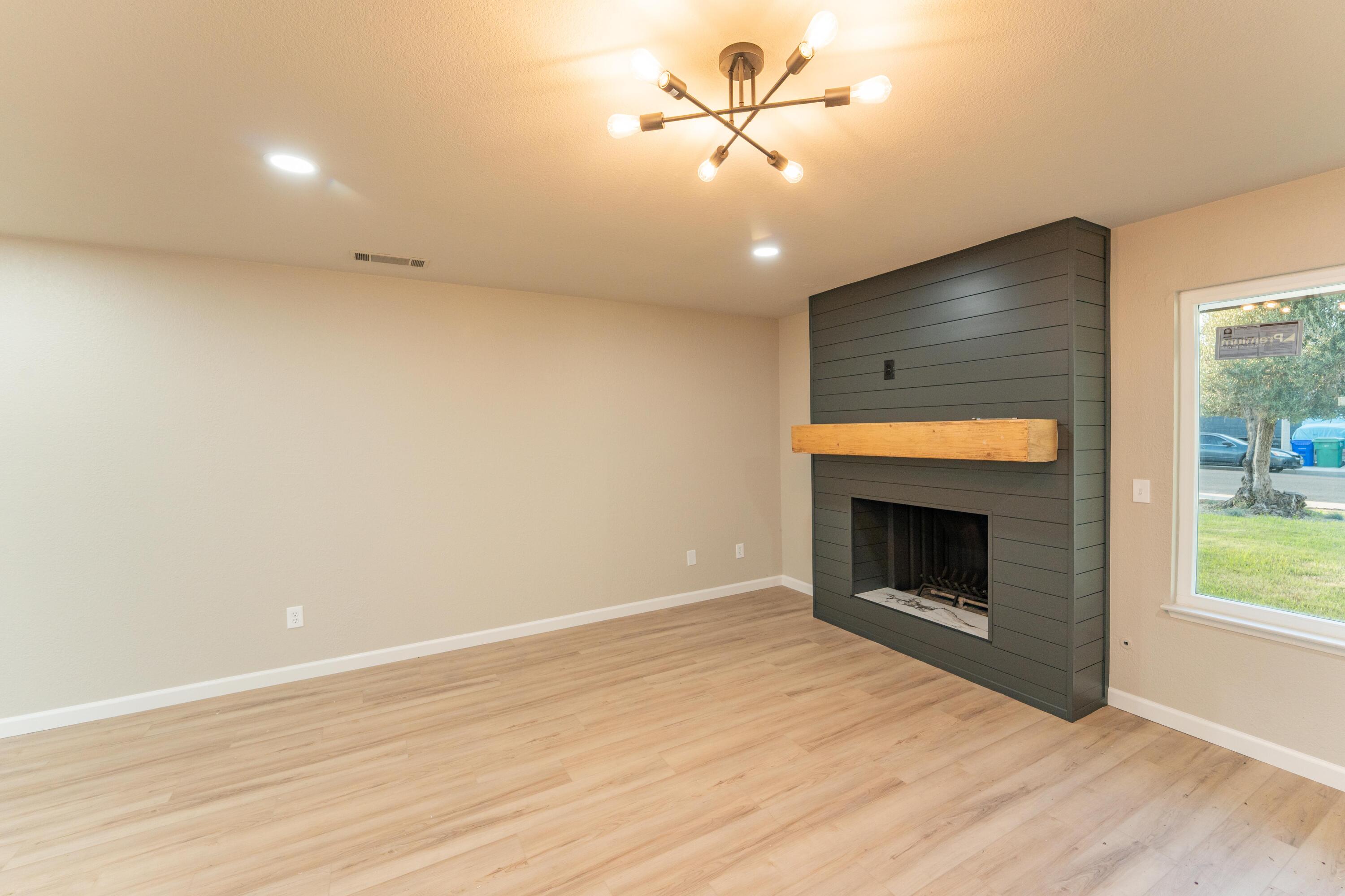 321 Olivewood Cir, Porterville, CA 93257