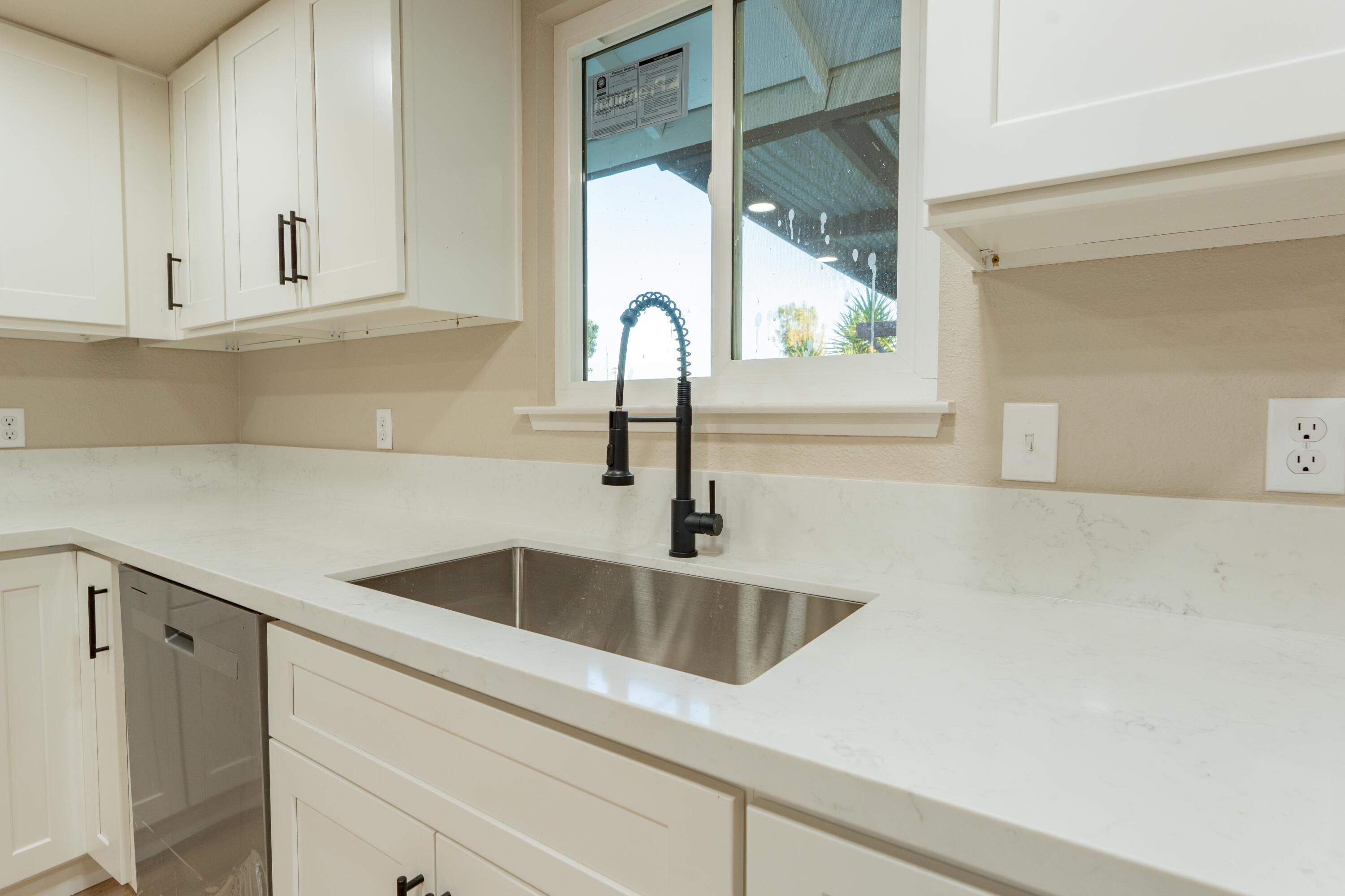 321 Olivewood Cir, Porterville, CA 93257