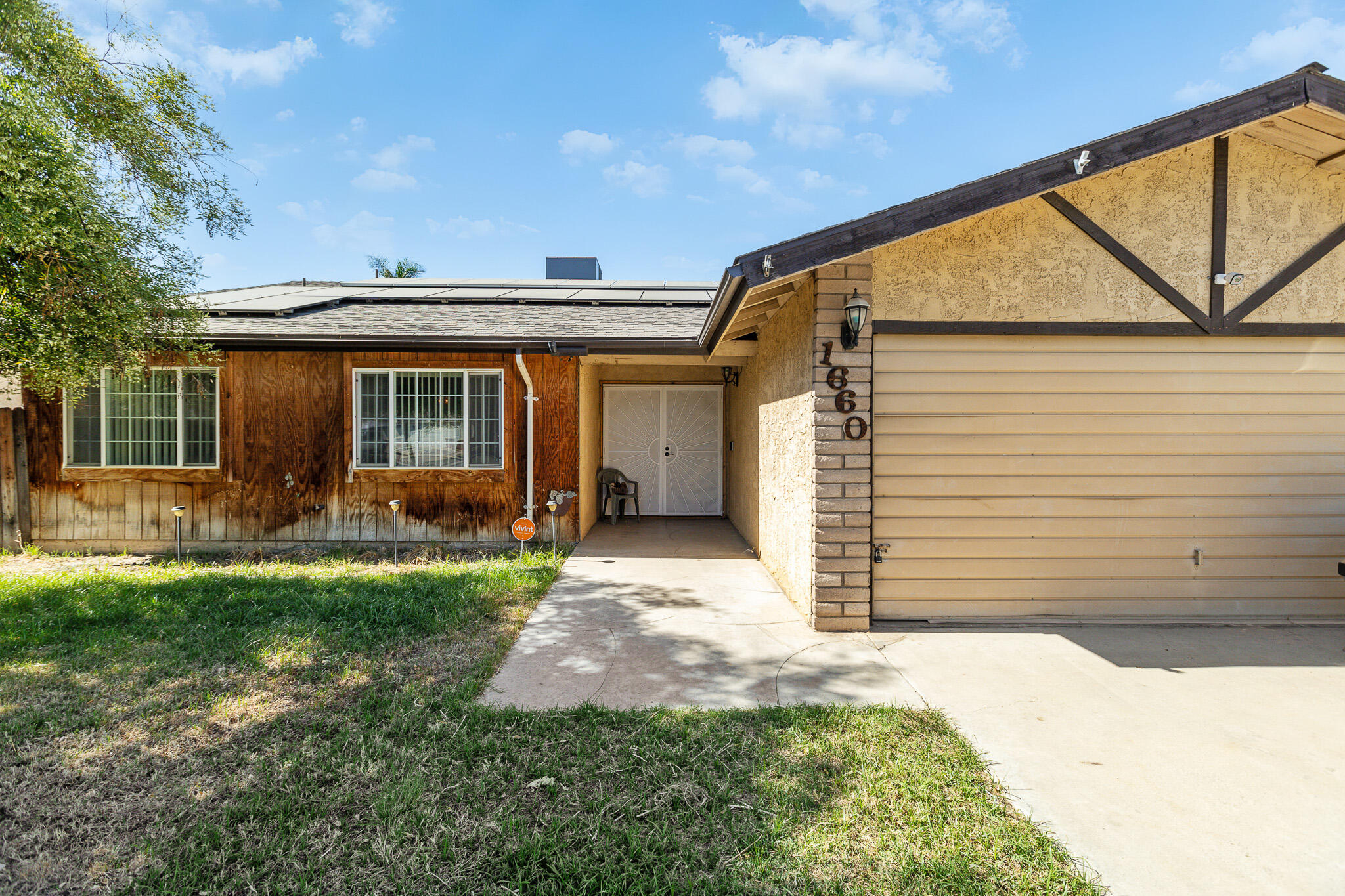 1660 W Gerry Ct, Porterville, CA 93257