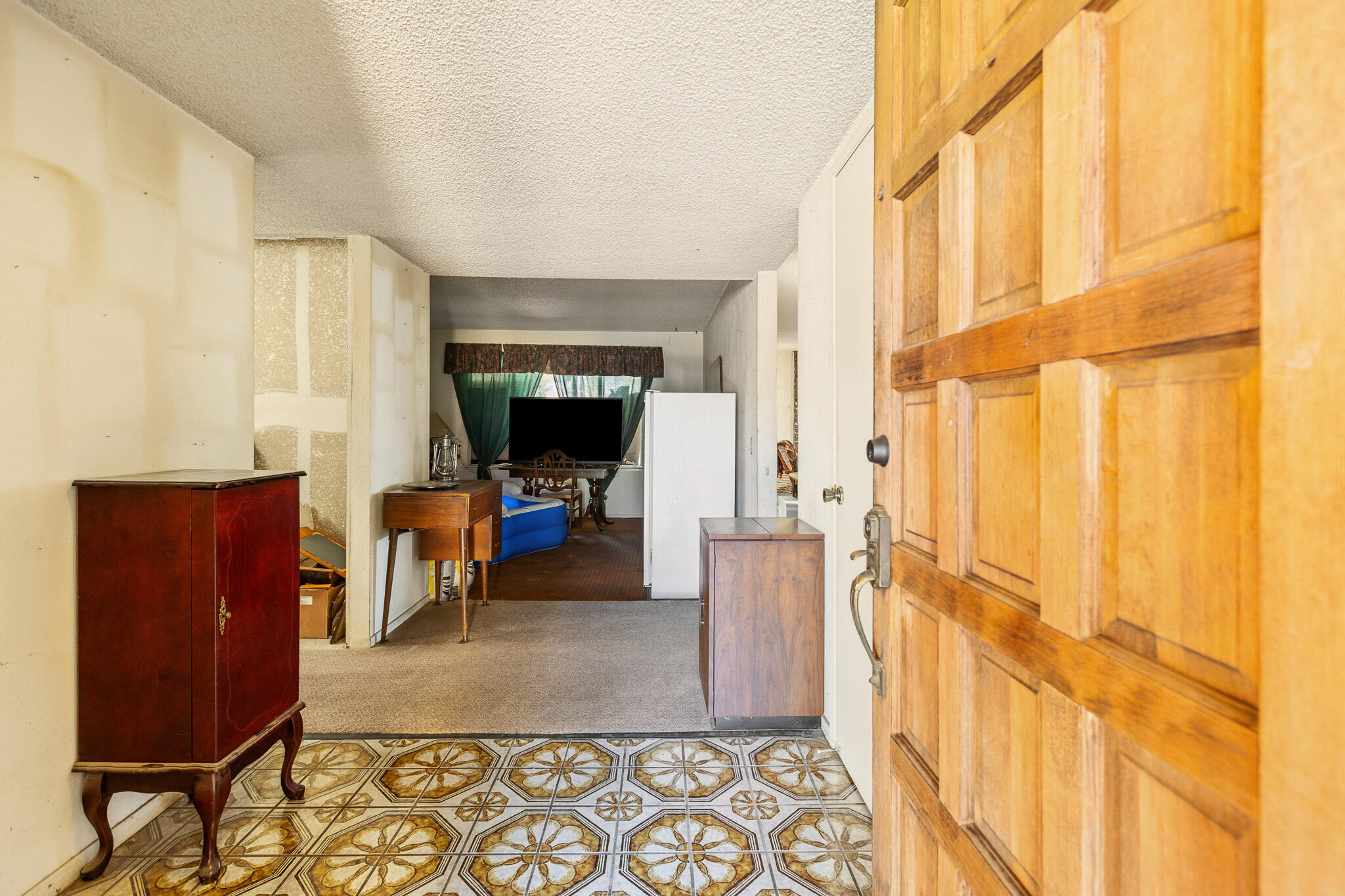 1660 W Gerry Ct, Porterville, CA 93257
