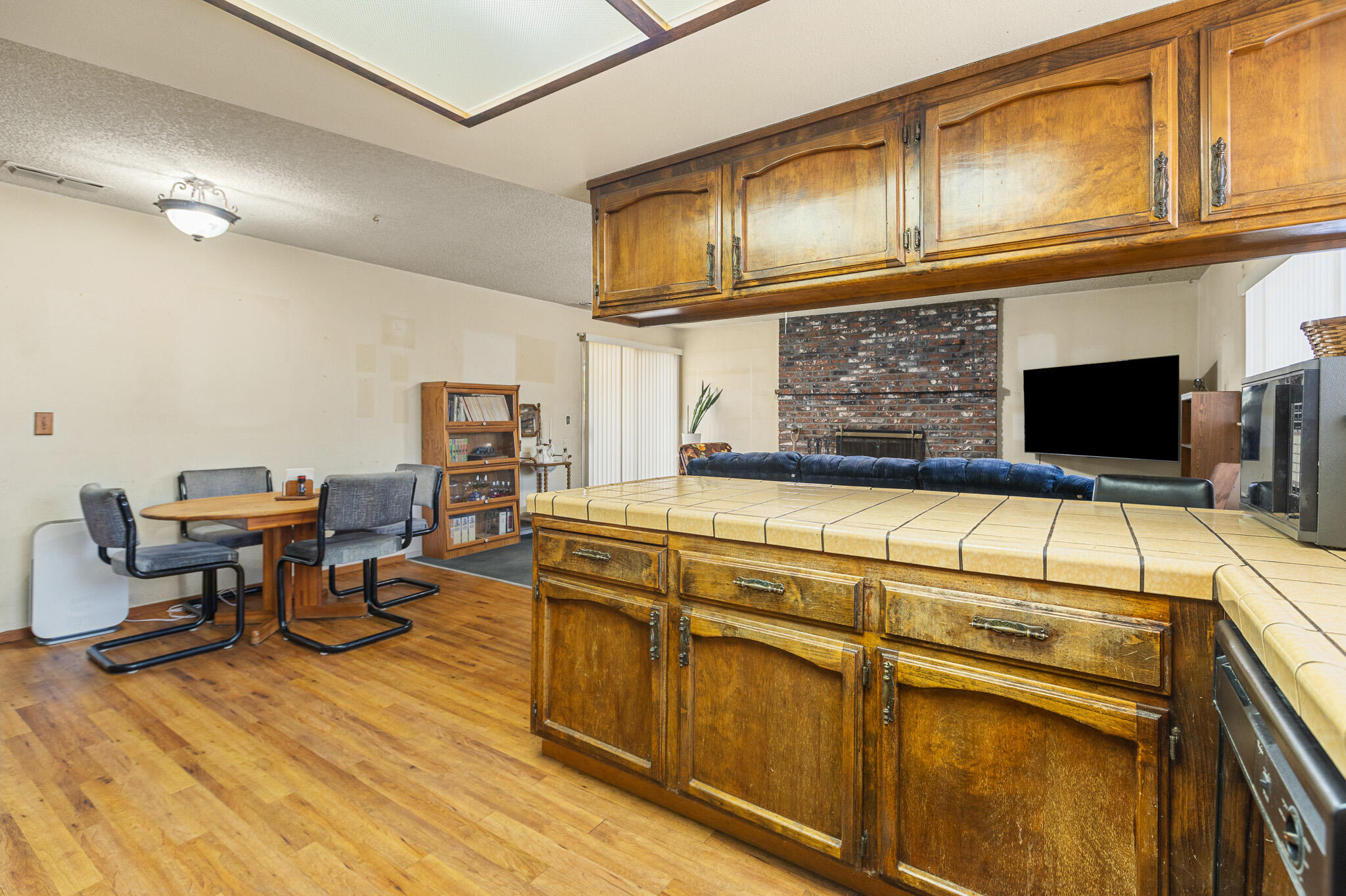1660 W Gerry Ct, Porterville, CA 93257