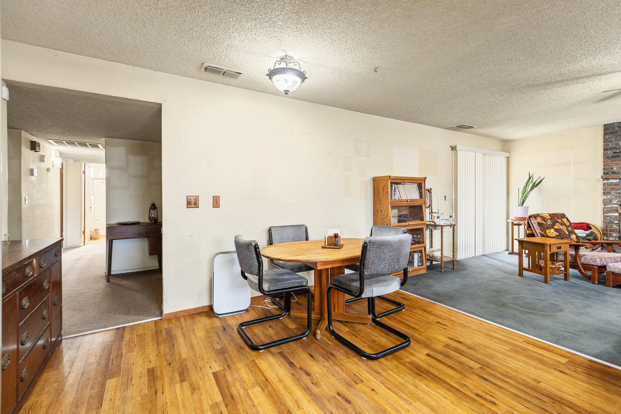 1660 W Gerry Ct, Porterville, CA 93257