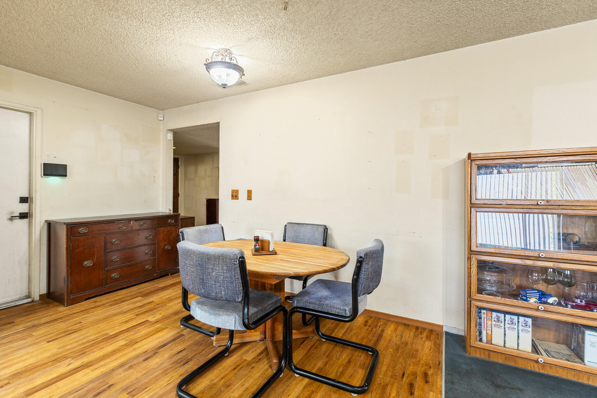 1660 W Gerry Ct, Porterville, CA 93257