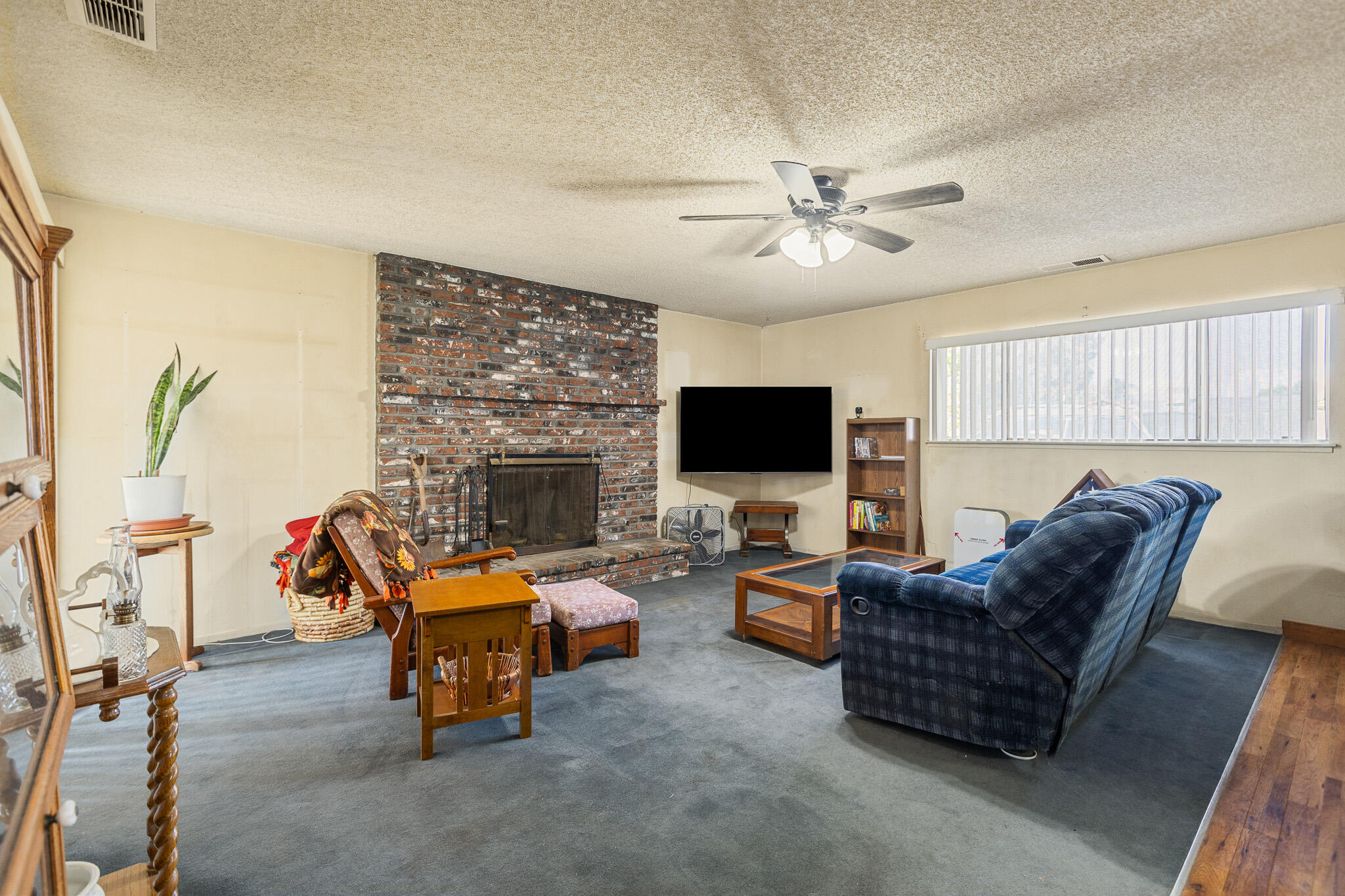 1660 W Gerry Ct, Porterville, CA 93257